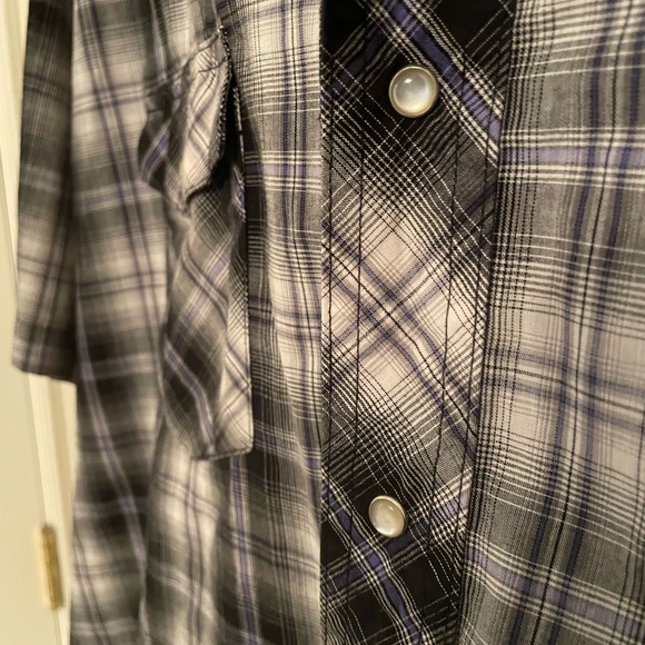 Vintage Wrangler western fashion with pearl snaps. - Picture 3 of 5